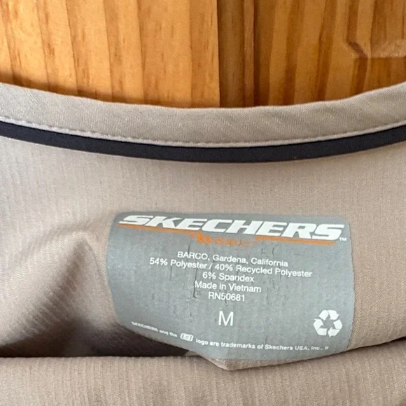 Skechers by Barco Scrub set  Tan V-Neck Short Sleeve M top- S pants - Picture 2 of 9